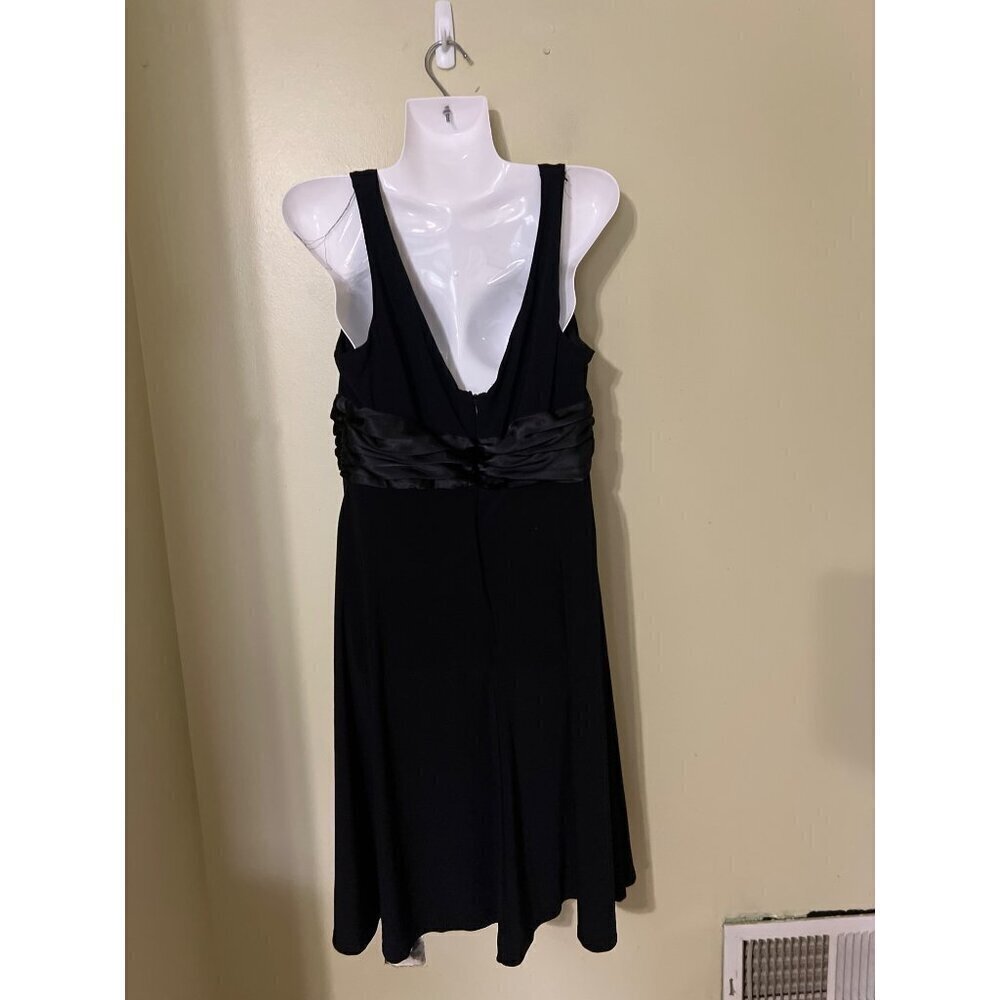Jones Wear  Babydoll Dress 12 Black LBD Cruise Event  V-Neck‎ Empire   Coquette - Picture 4 of 12